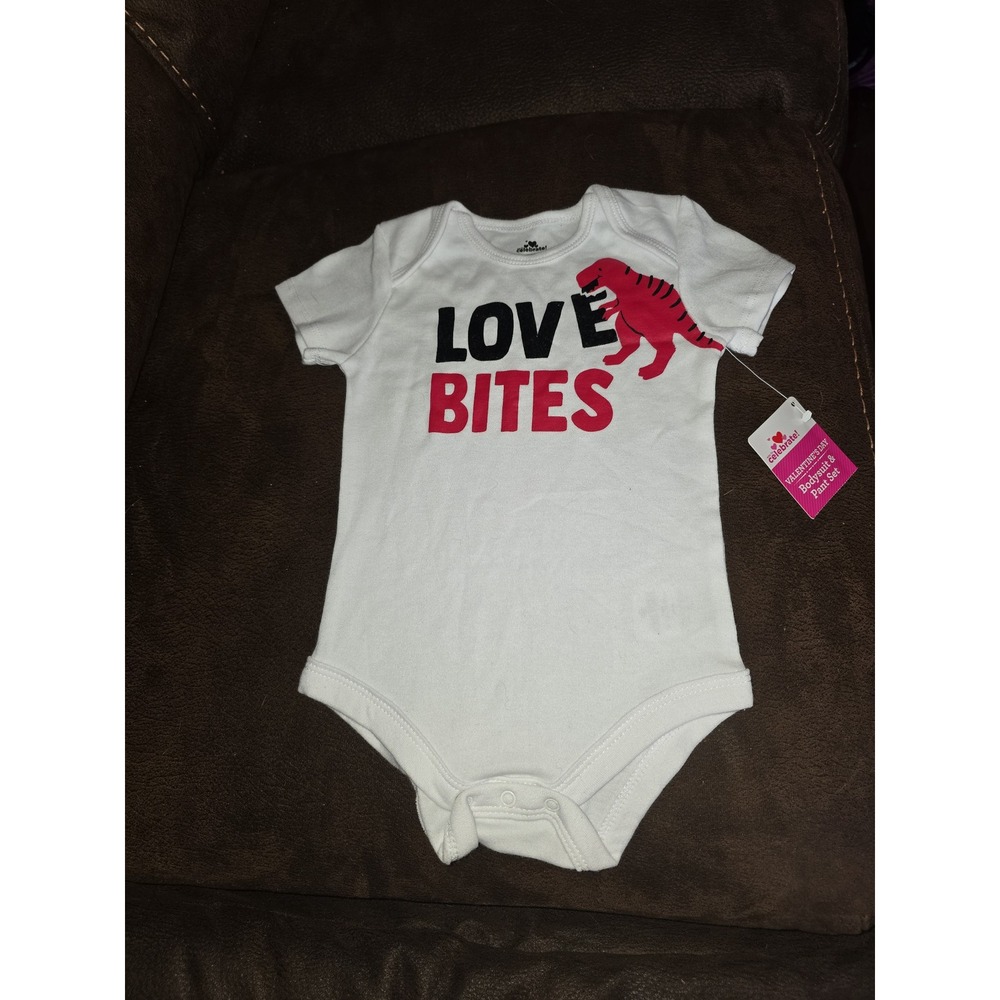 Celebrate valentine's day love bites dinosaur bodysuit 6 9 months‎ nwt